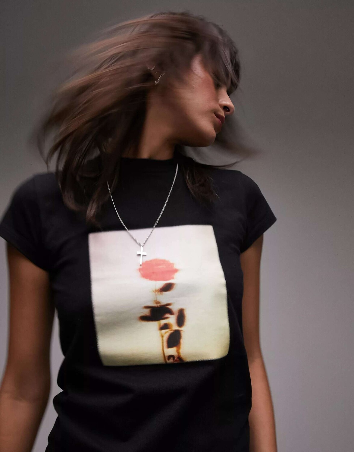 

Черная длинная повседневная футболка Topshop с фотографической розой, Черный