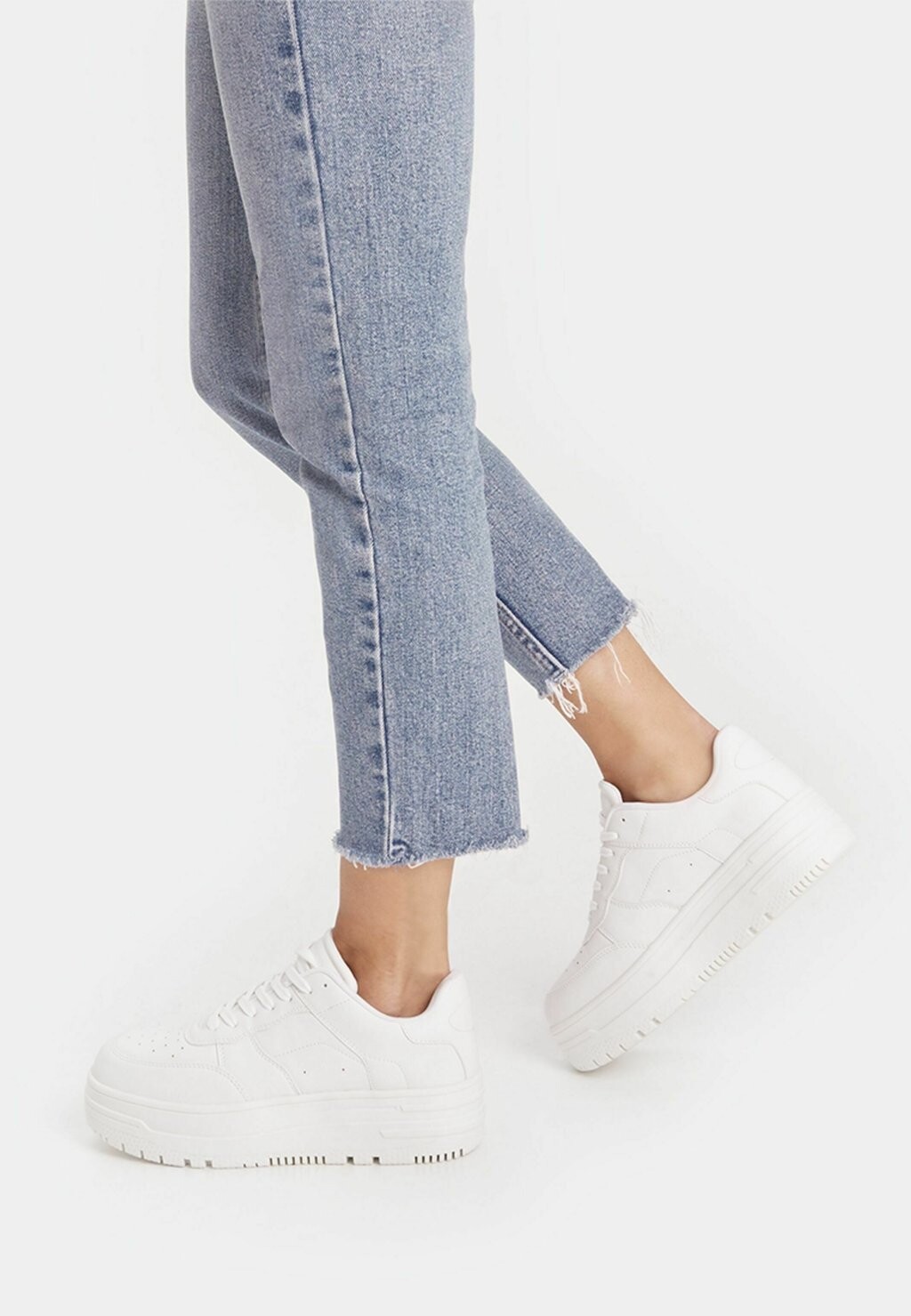 

Кроссовки Bershka, белый