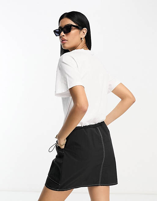 

Черная футболка 2 в 1 с мини-юбкой-карго и контрастной строчкой ASOS DESIGN, Черный