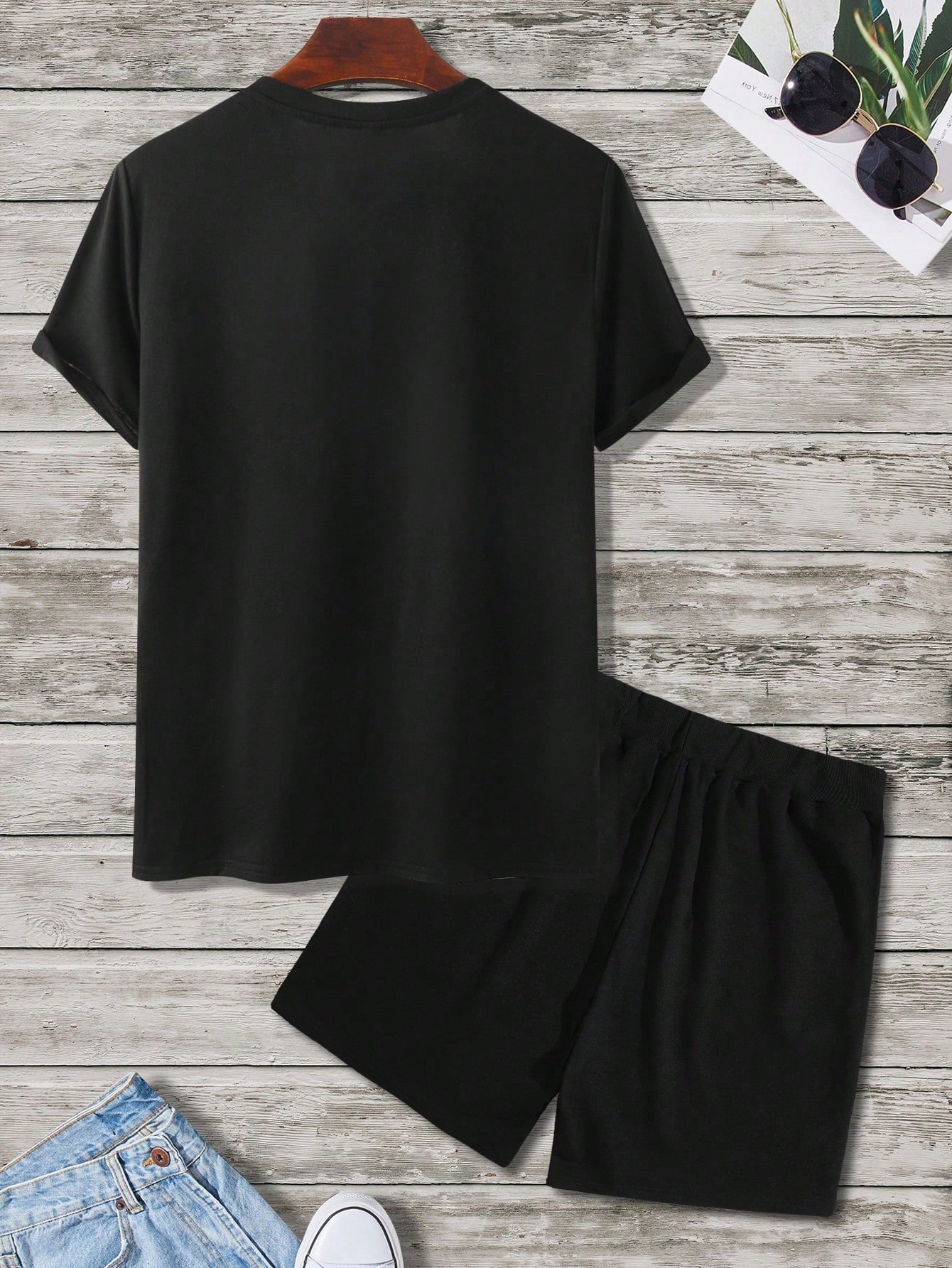 Мужской комплект из футболки и шорт с короткими рукавами и крестиком, черный фото