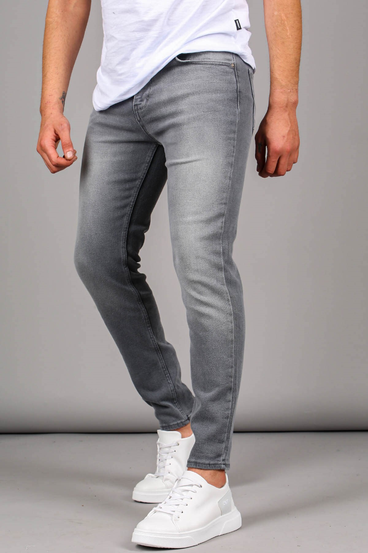 цена Серые мужские джинсы Skinny Fit из лайкры 6323 Madmext, серый