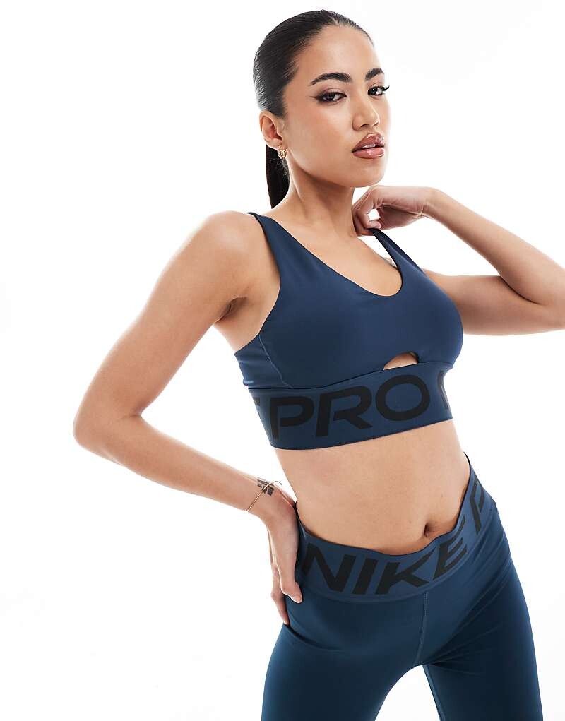 

Nike Training — Pro Indy — спортивный бюстгальтер средней ударопрочности с низким вырезом темно-синего цвета