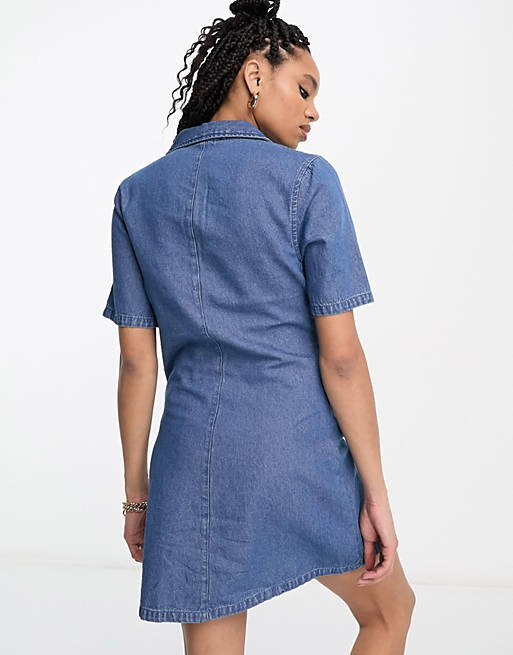цена Голубое джинсовое платье мини с воротником ASOS DESIGN