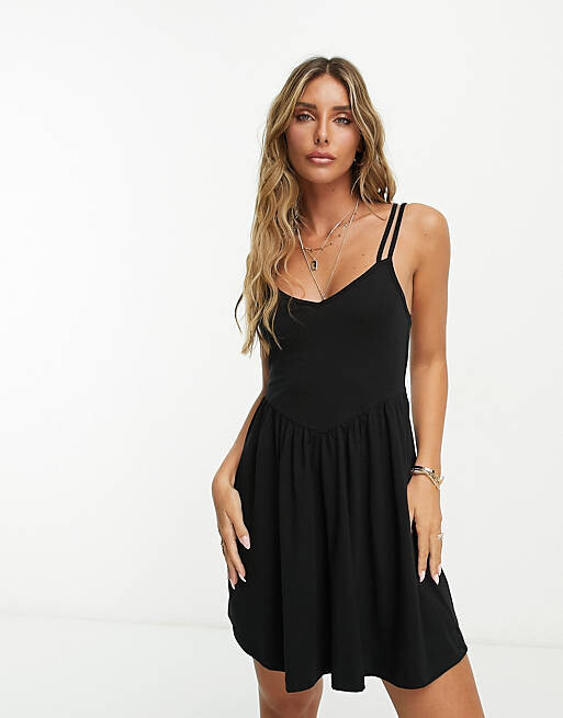 

Черное платье мини на бретелях и V-образным швом на талии ASOS DESIGN