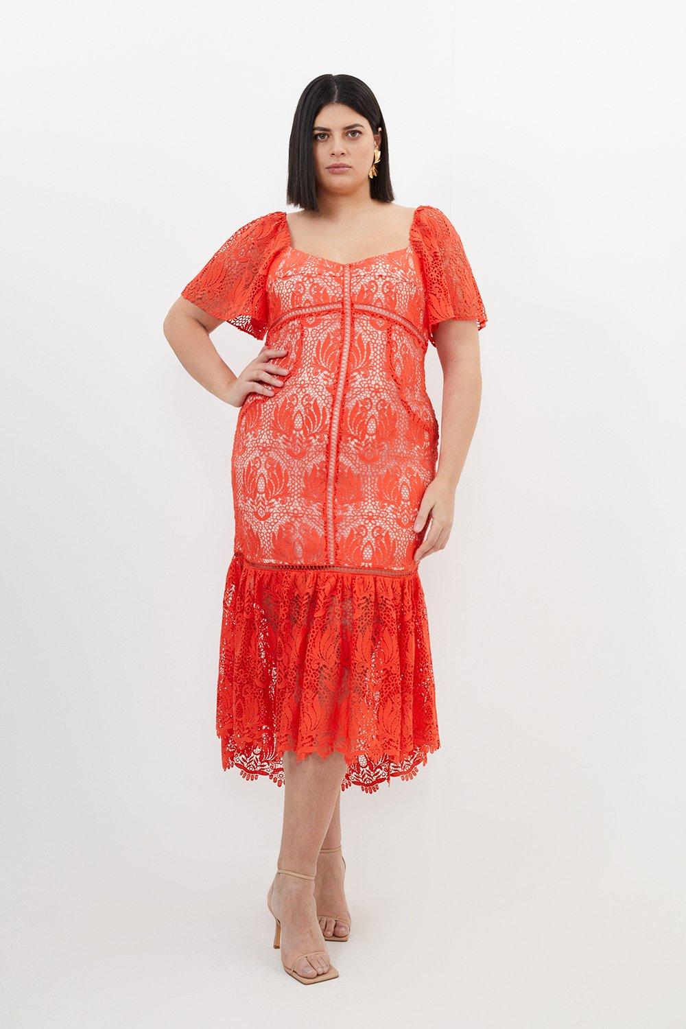 Плюс размер Премиум Атласное гипюровое кружевное платье макси с рукавами ангела Karen Millen, красный цена и фото