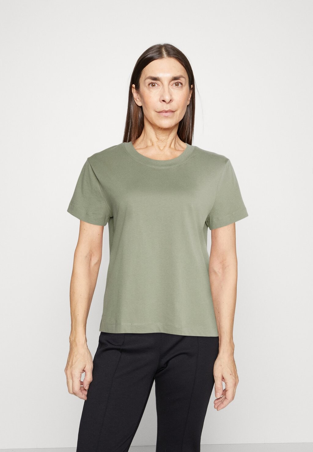 

Базовая футболка Esprit