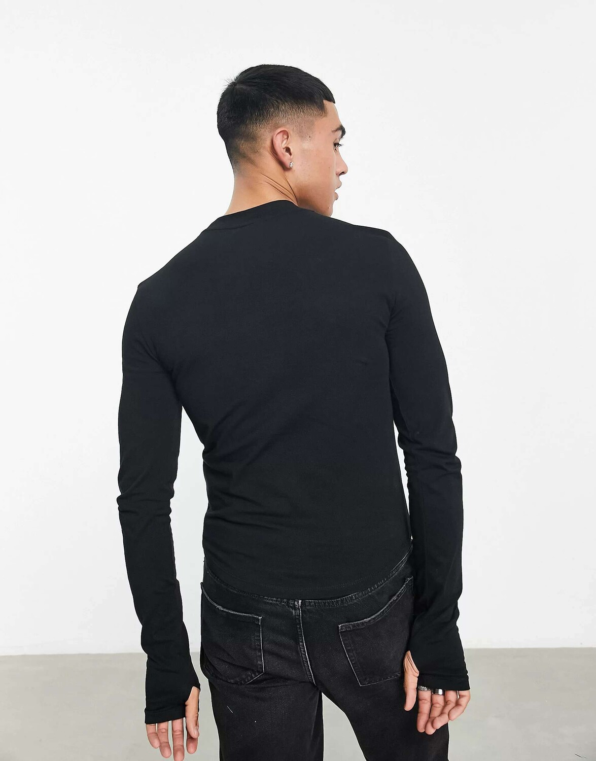 

Черная футболка с длинными рукавами и вырезом ASOS, Черный