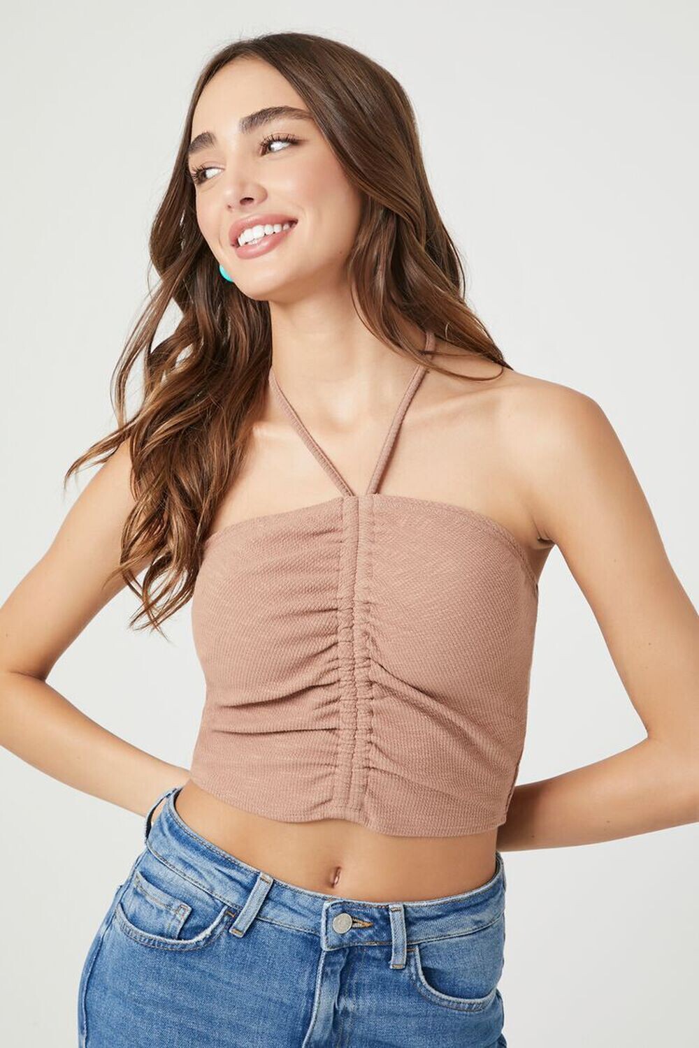 

Укороченный топ с бретелькой со сборками Forever 21