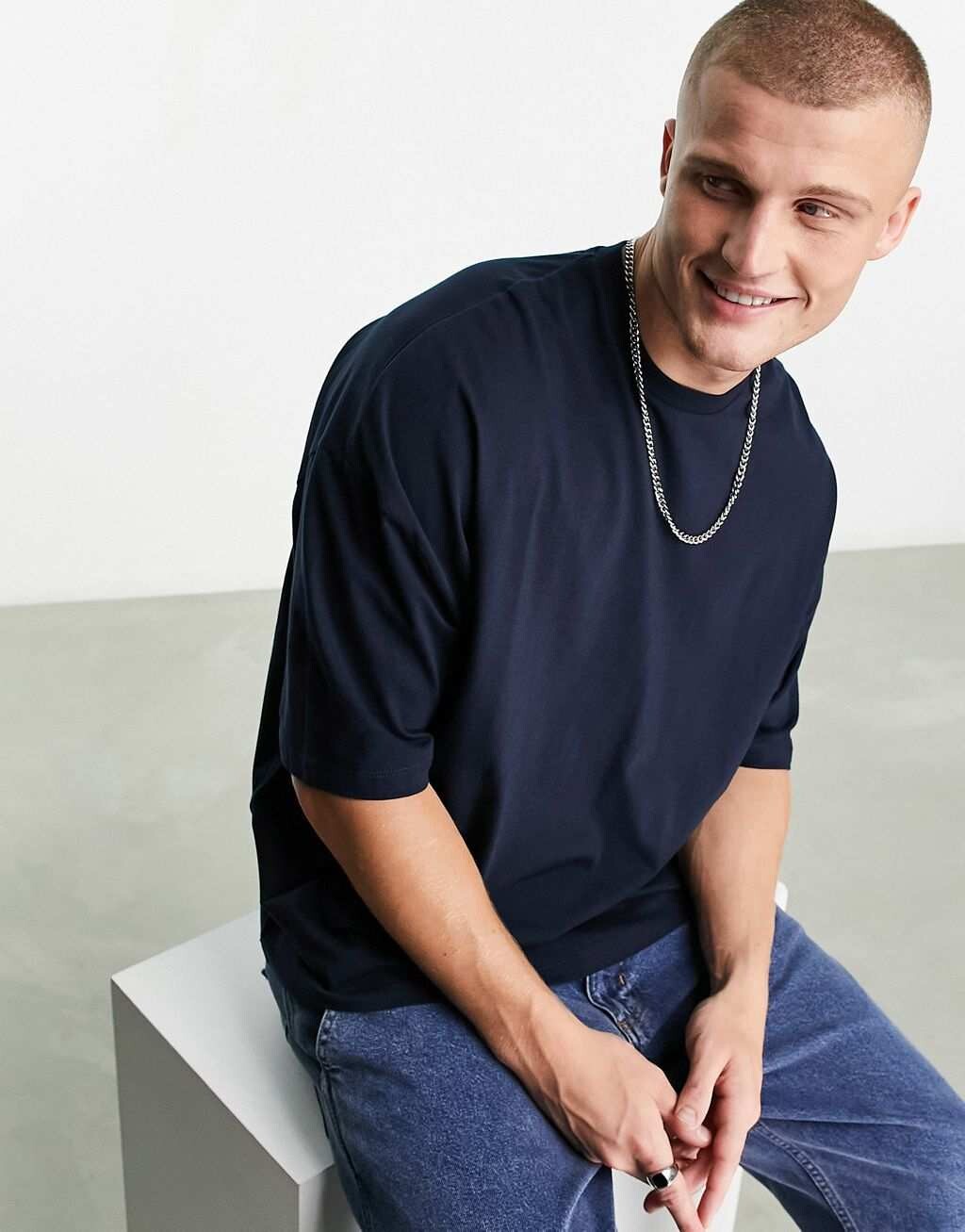 

Темно-синяя оверсайз-футболка с круглым вырезом ASOS DESIGN, Синий