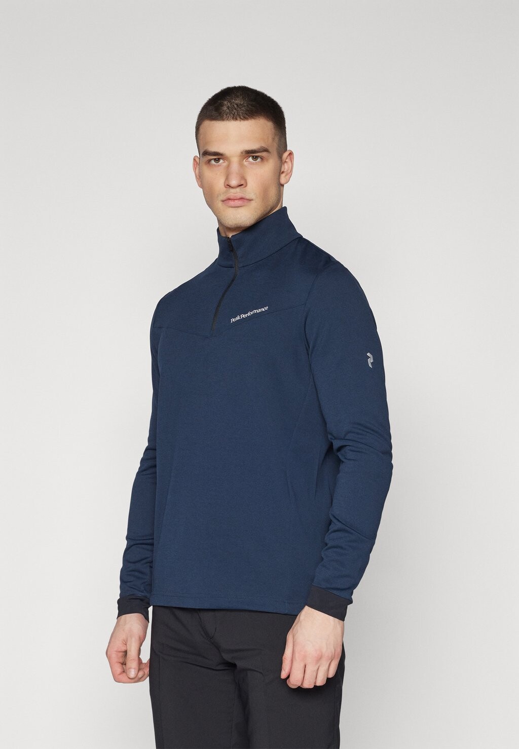 

Топ с длинными рукавами CHASE HALF ZIP SALUTE Peak Performance, цвет salute blue