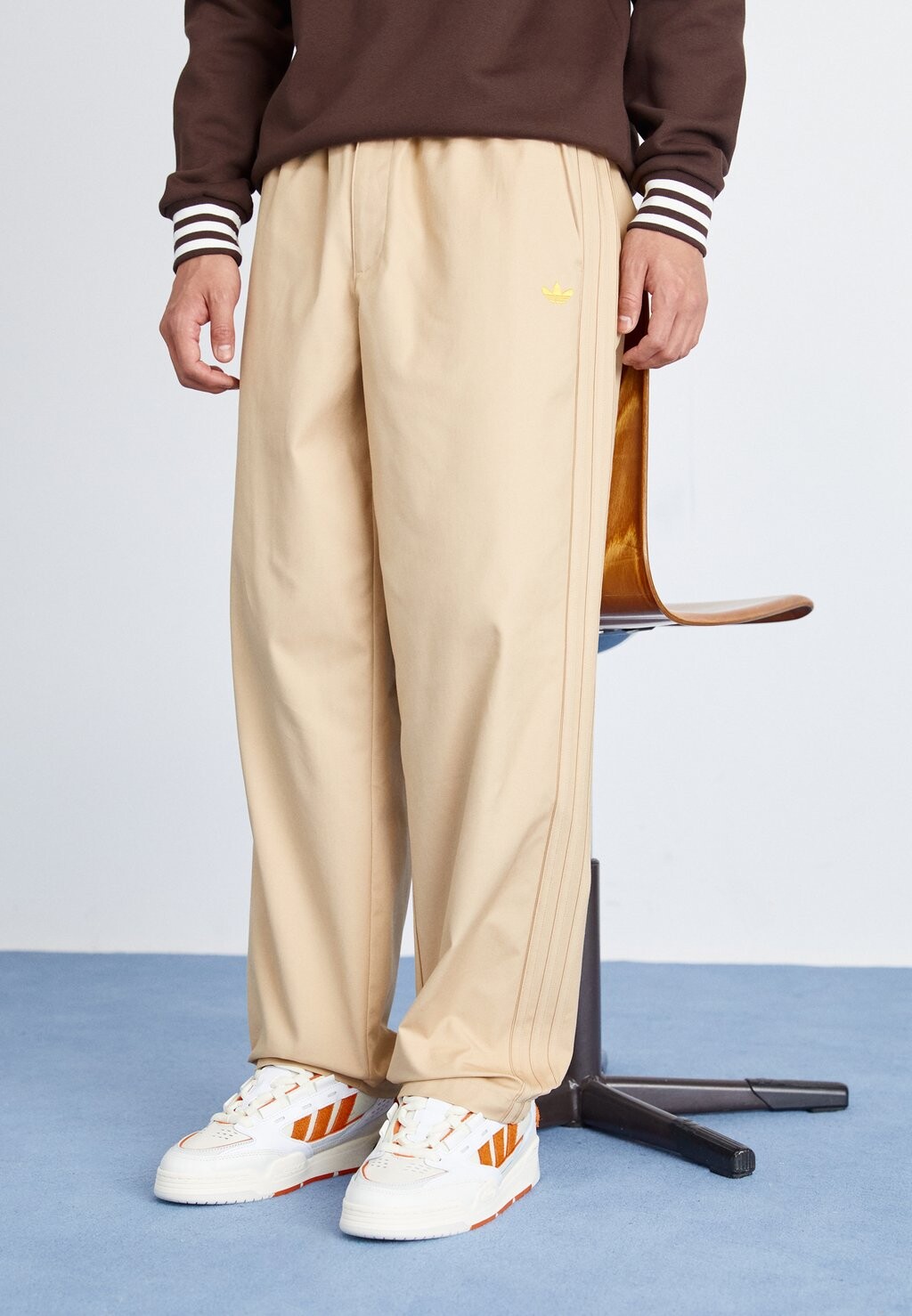 

Брюки Nice Chino adidas Originals, цвет magic beige
