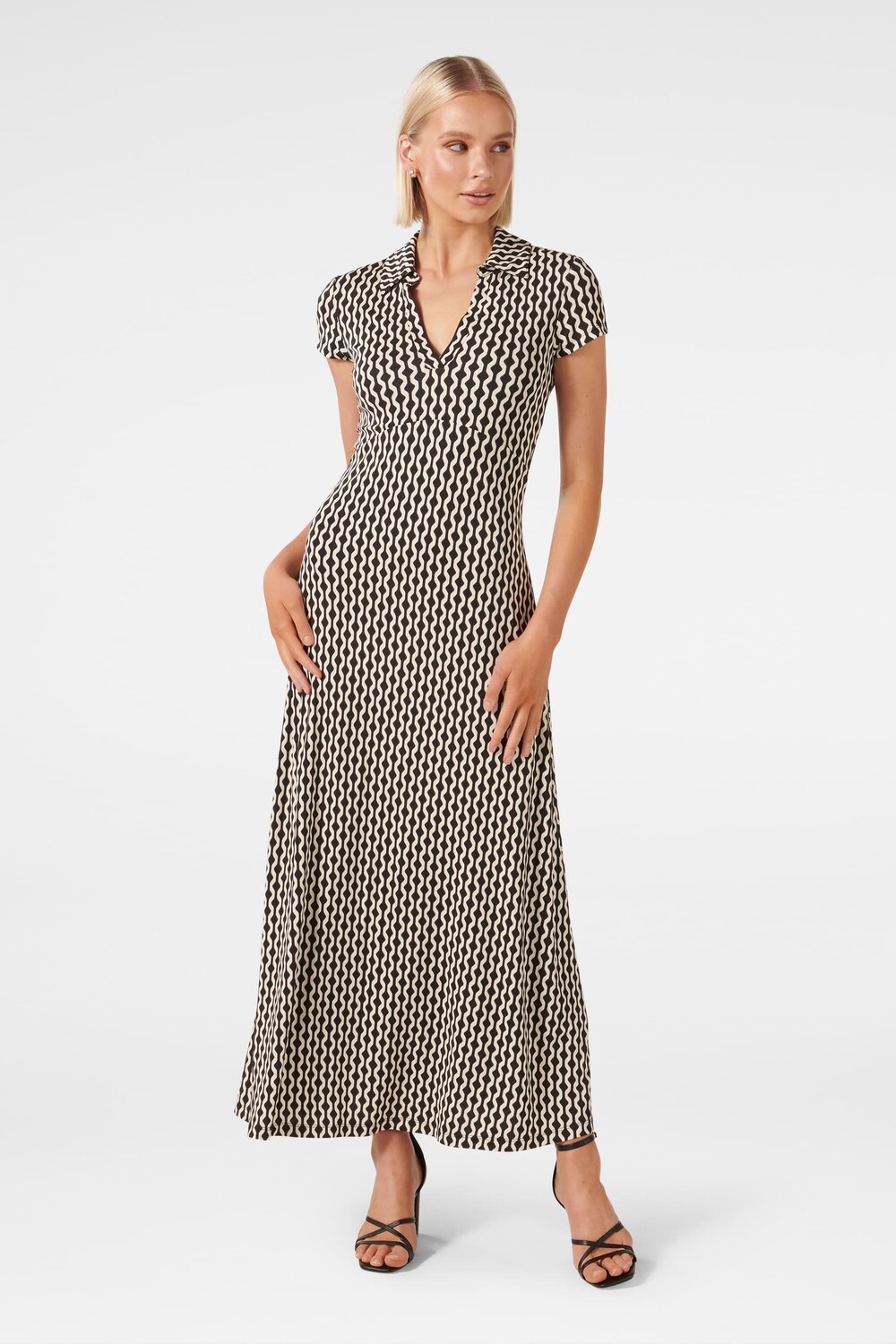 

Платье Lorinda с короткими рукавами Forever New, черный