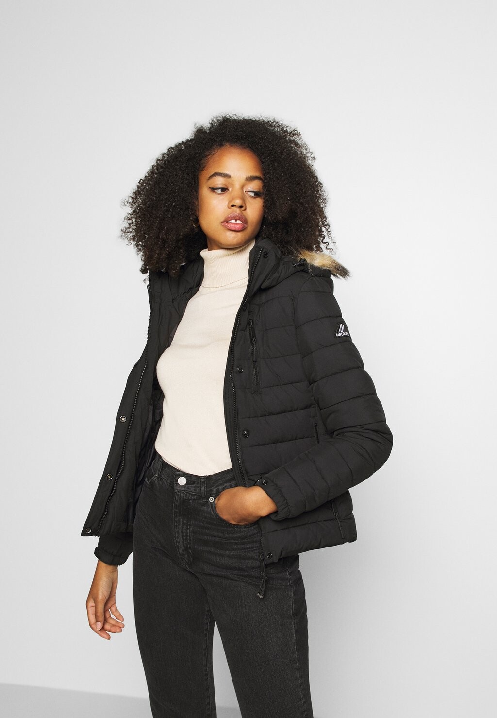 

Куртка зимняя Superdry, черный
