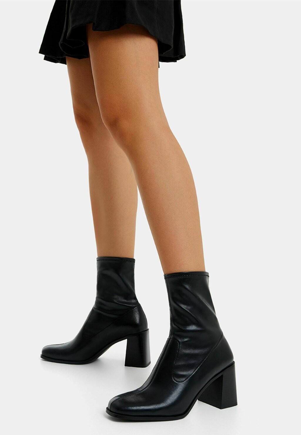 

Ботильоны на каблуке Block Heel Fitted Bershka, черный