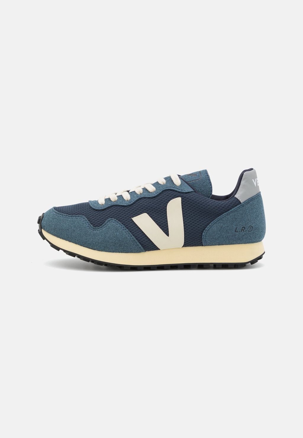 

Низкие кроссовки Veja