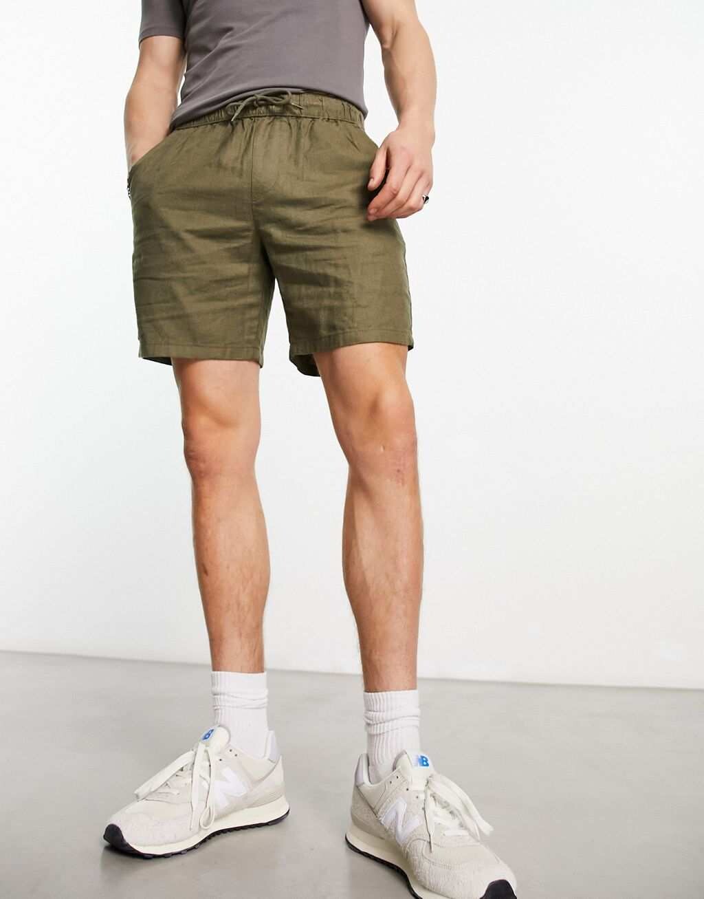 

Узкие льняные шорты средней длины цвета хаки ASOS DESIGN