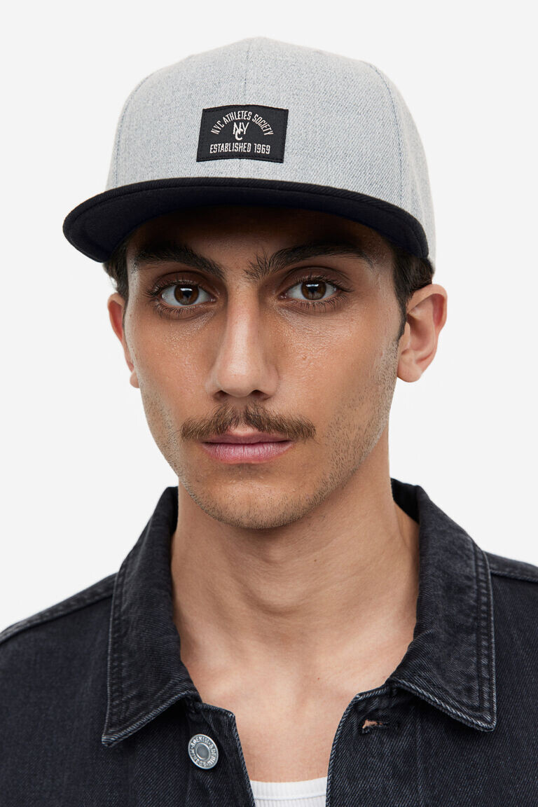 

Аппликационная шапка H&M, серый