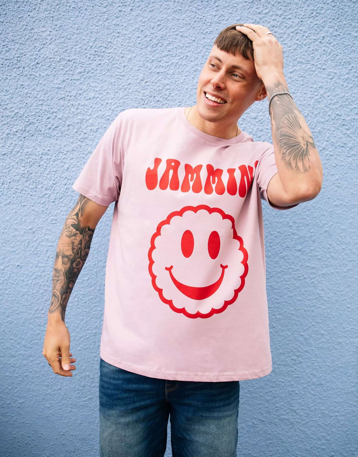 

Фиолетовая футболка унисекс с надписью «Jammin Happy Face» и надписью «Batch1», Фиолетовый