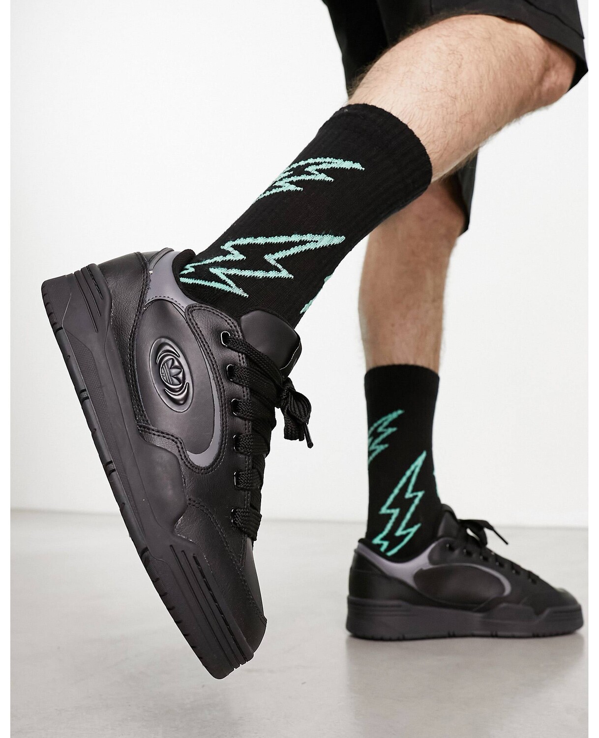 

Черные кроссовки adidas Originals ADI2000 X, Черный