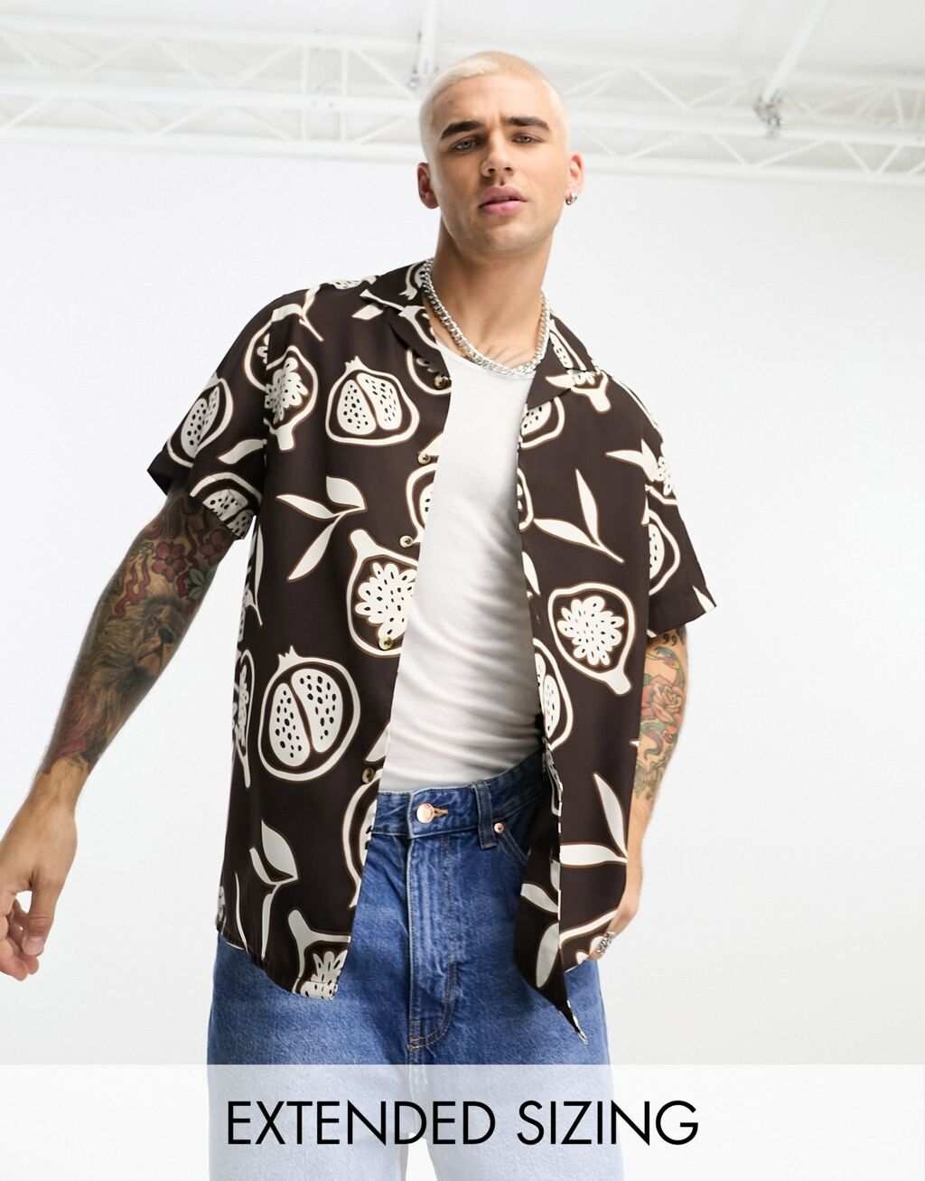 

Коричневая свободная рубашка с фруктовым принтом ASOS DESIGN