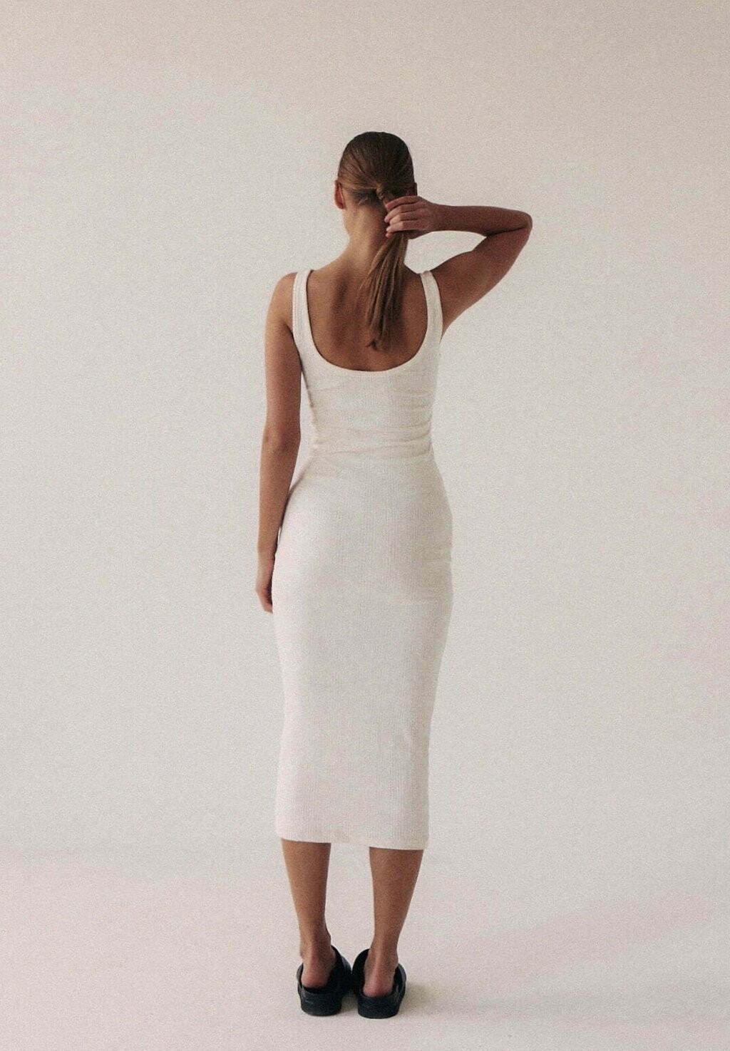 

Вязаное платье MUUV.APPAREL, цвет Off White