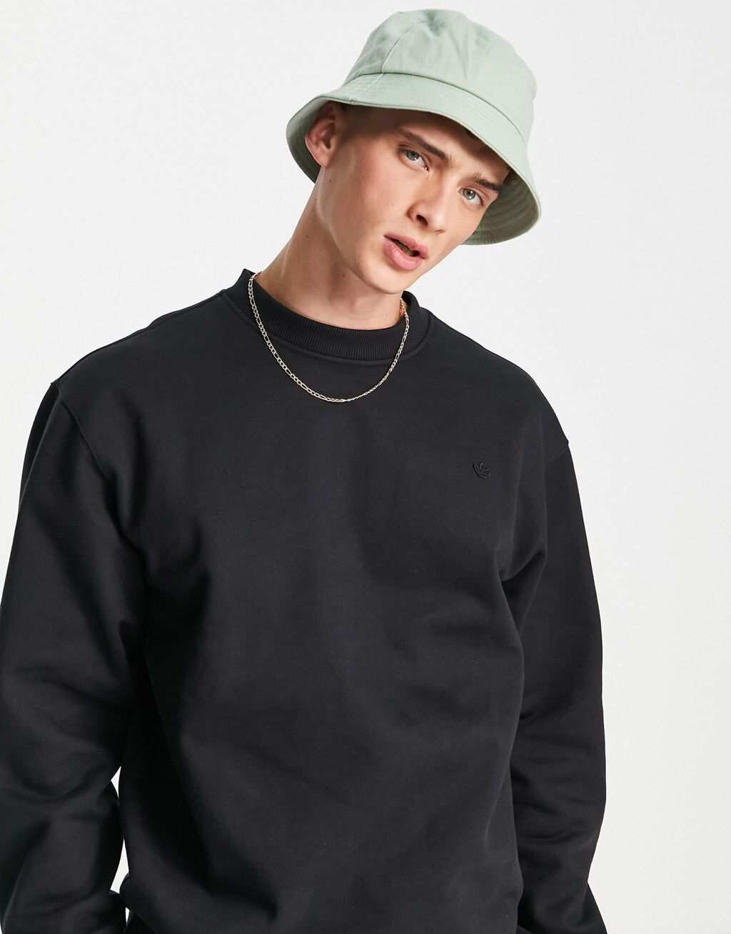 

Черный свитшот adidas Originals Adicolor Contempo Crew