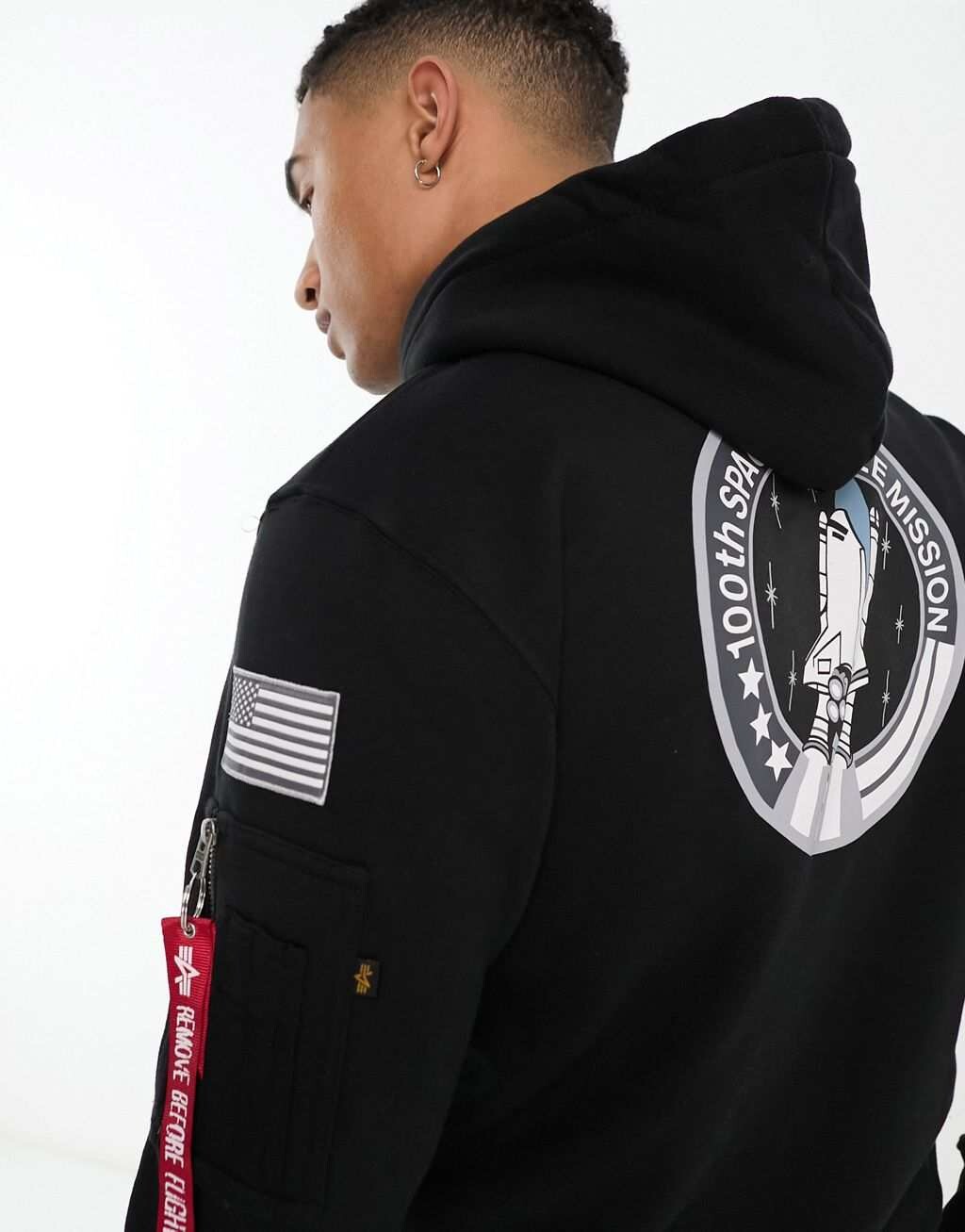 

Черная худи с принтом на спине Alpha Industries NASA Space Shuttle