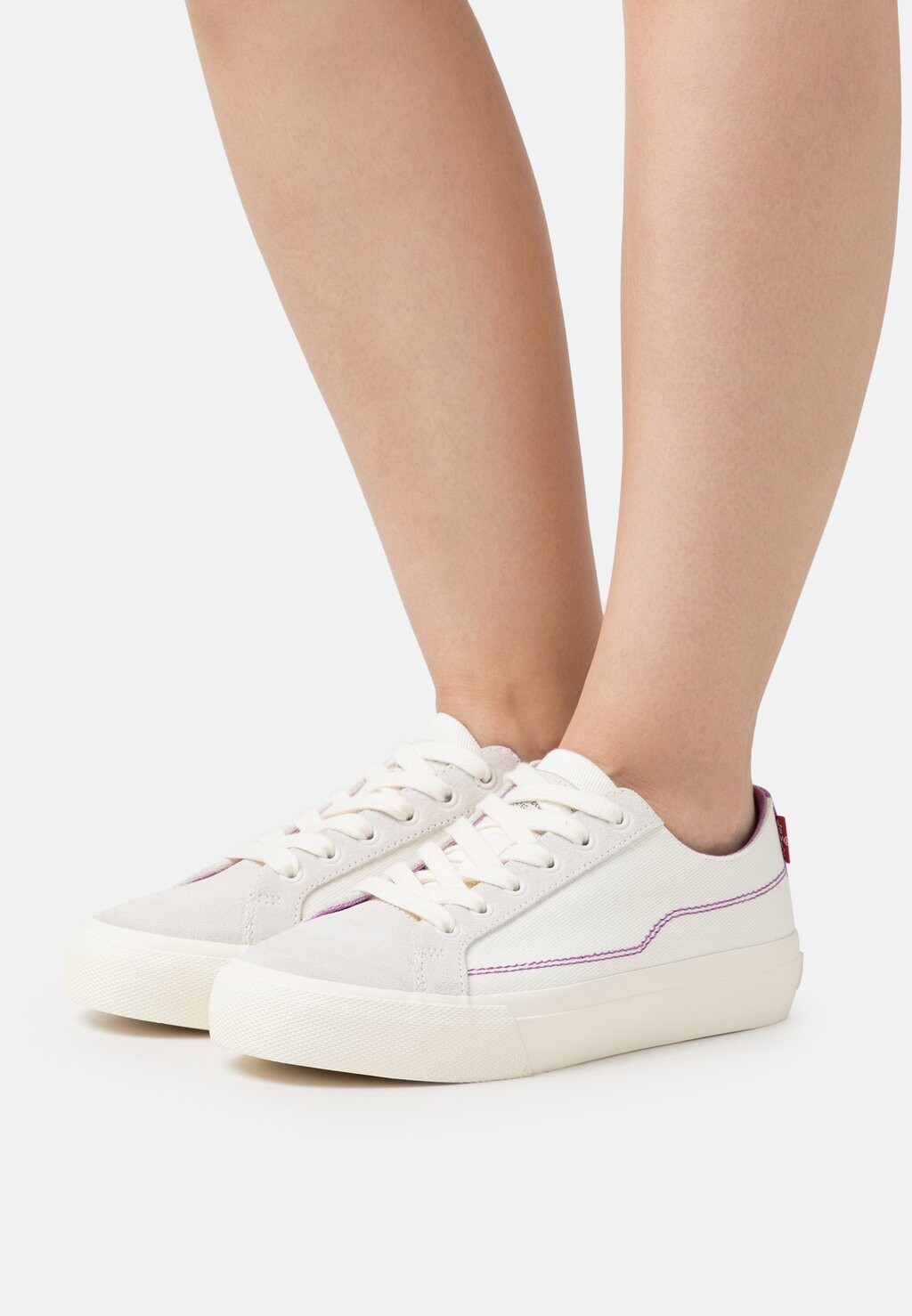 

Низкие кроссовки Levi's