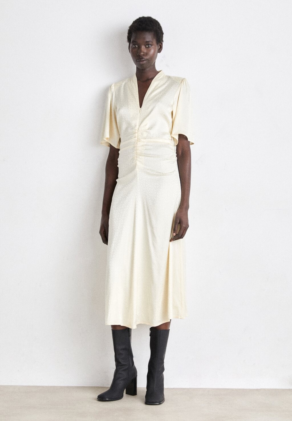 

Платье-рубашка BRINAGZ MIDI DRESS Gestuz, кремовый