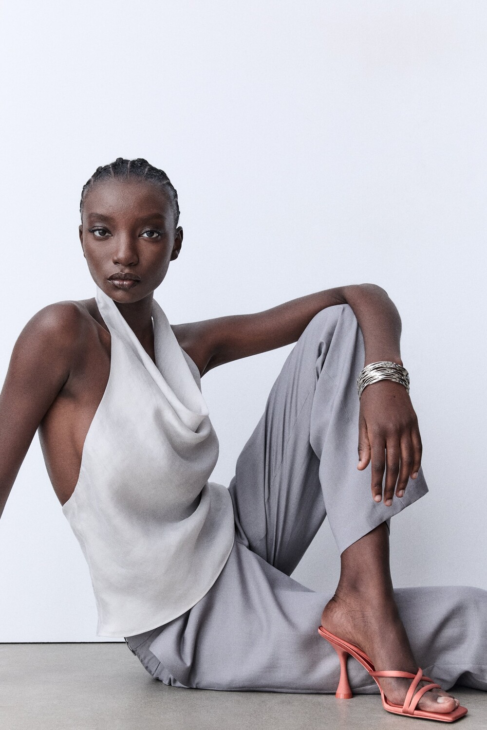 

Атласные сандалии с перекрестными ремнями Zara, кораллово-красный