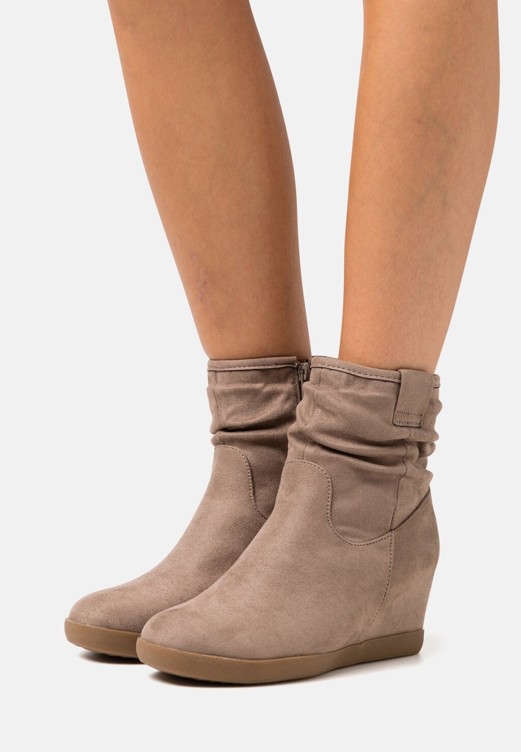 

Ботинки на танкетке WINTER BOOT Anna Field, серо-коричневый