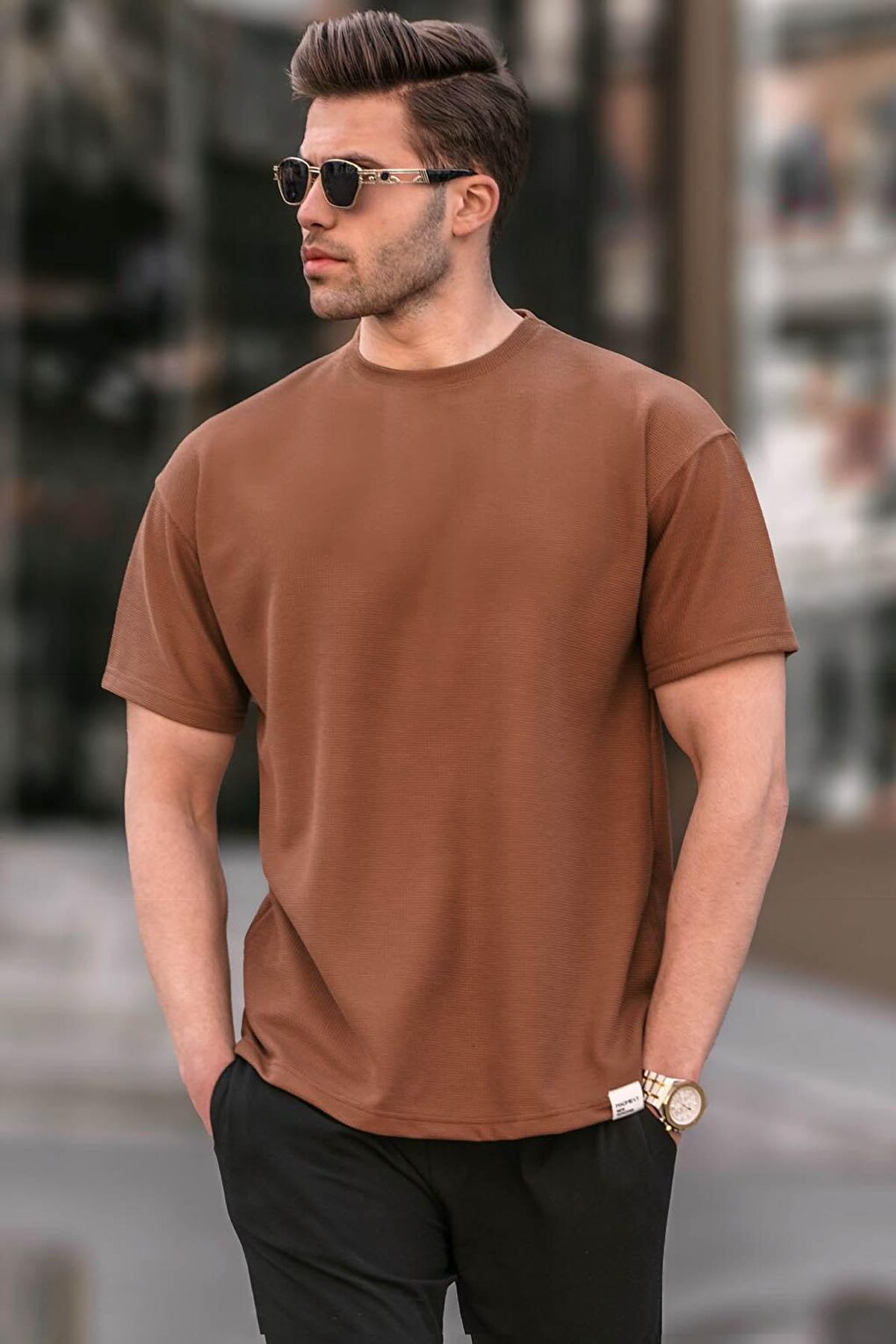 Коричневая базовая мужская футболка стандартного кроя 6099 MADMEXT