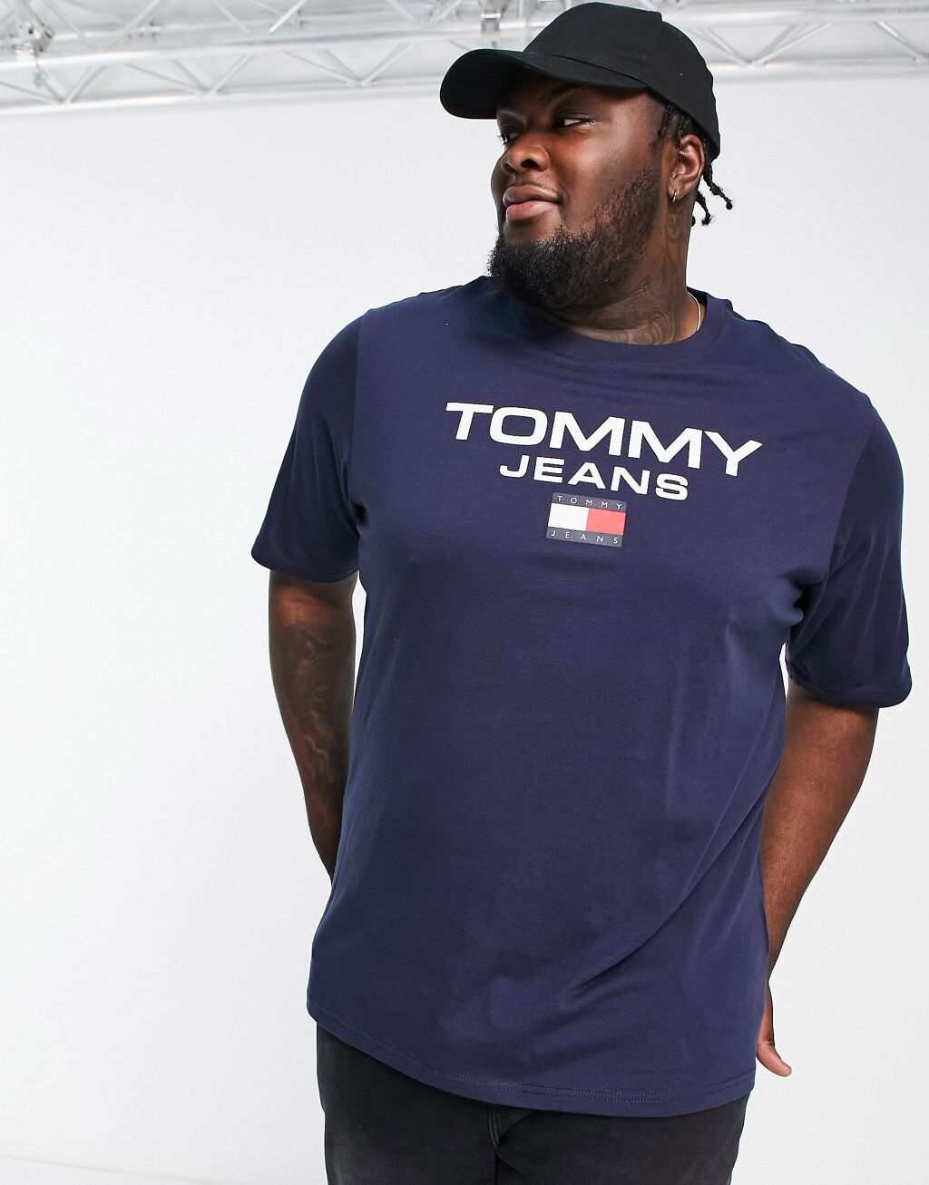 

Темно-синяя футболка с логотипом и логотипом Tommy Jeans Big & Tall