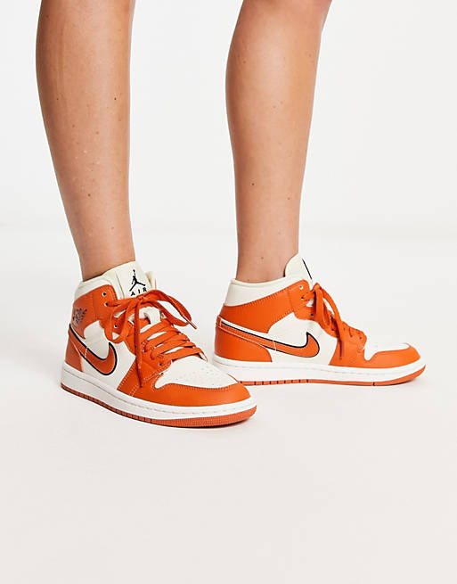 Оранжевые кроссовки Jordan AJ1 Mid