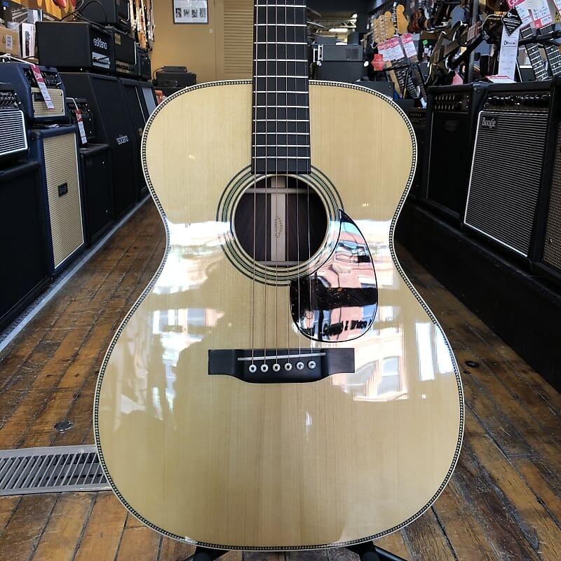 

Акустическая гитара Martin Custom OM-28 Style Adirondack Spruce/Wild Grain East Indian Rosewood Acoustic Guitar w/Hard Case