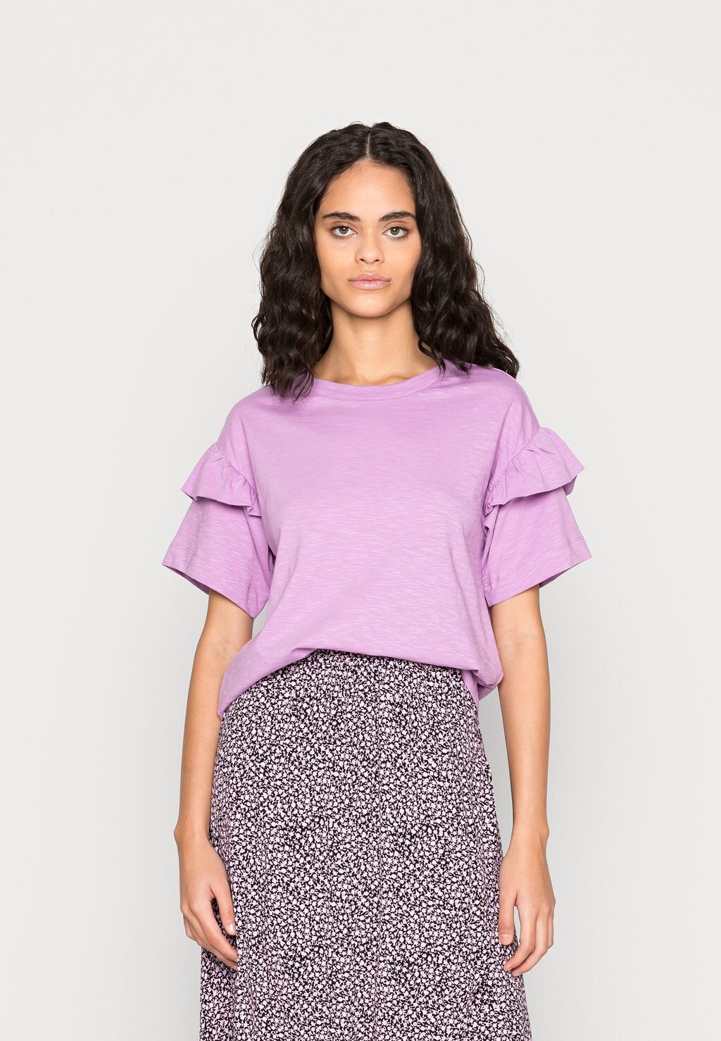 

Футболка с принтом SLFRYLIE FLORENCE TEE Selected Femme, цвет african violet
