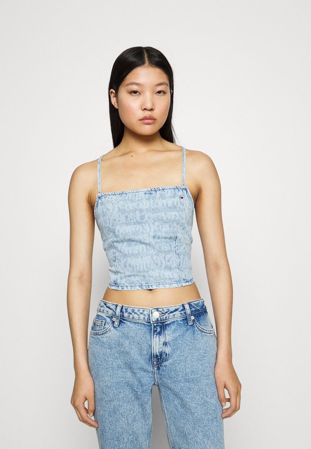 

Топ Tommy Jeans