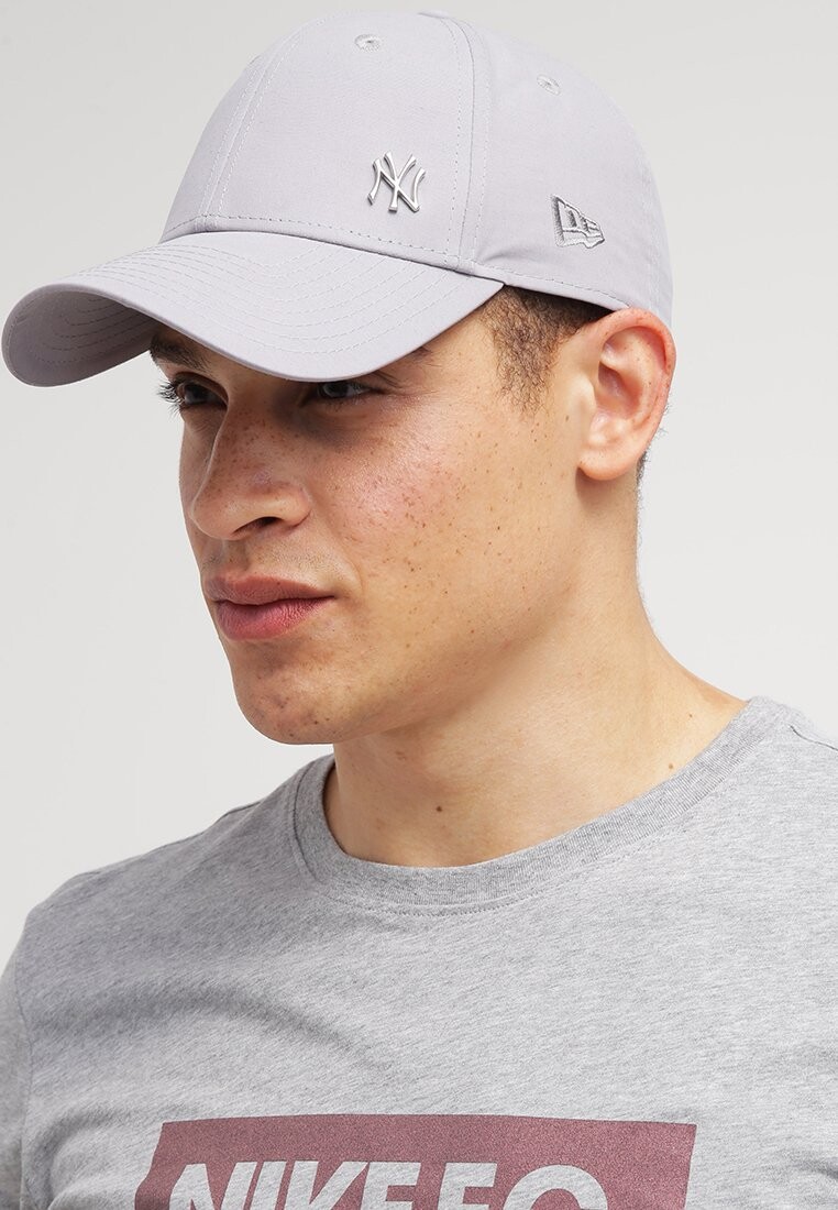 

Бейсболка New Era