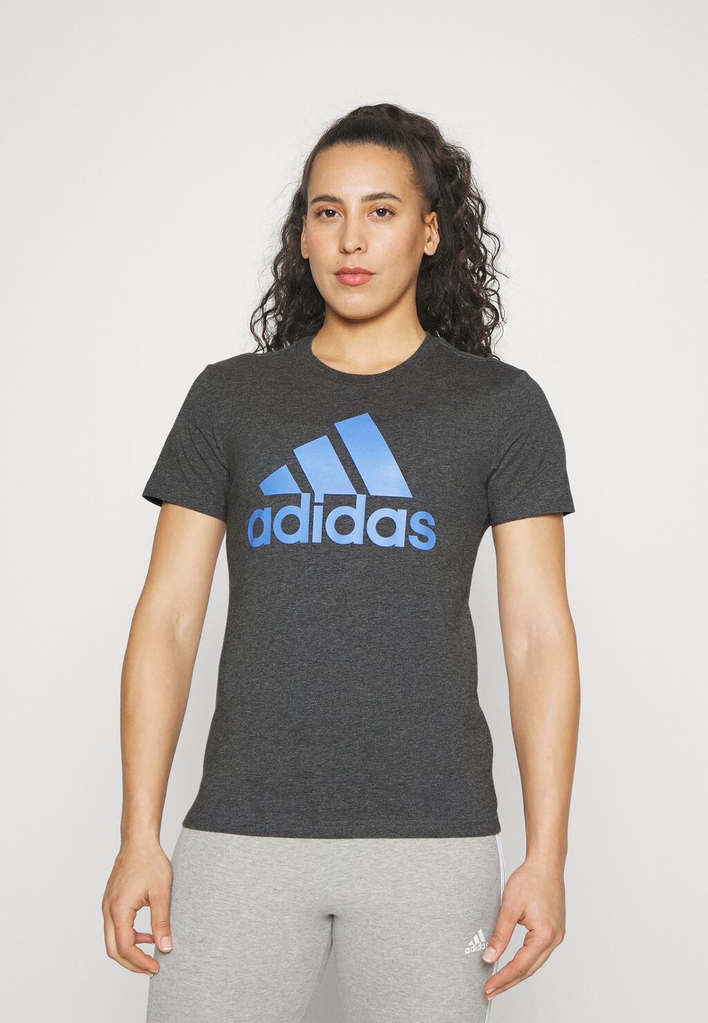 

Футболка с принтом Adidas