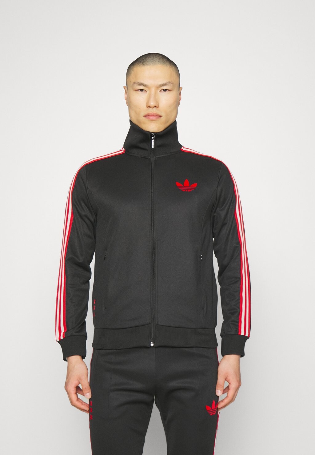 

Спортивная куртка adidas Originals