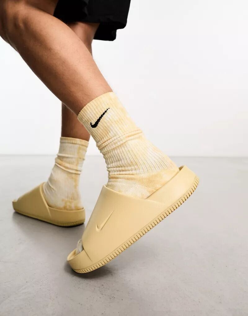 

Кремово-белые шлепанцы Nike Calm