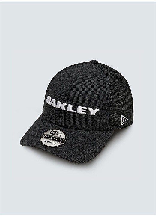 

Черная мужская кепка Oakley