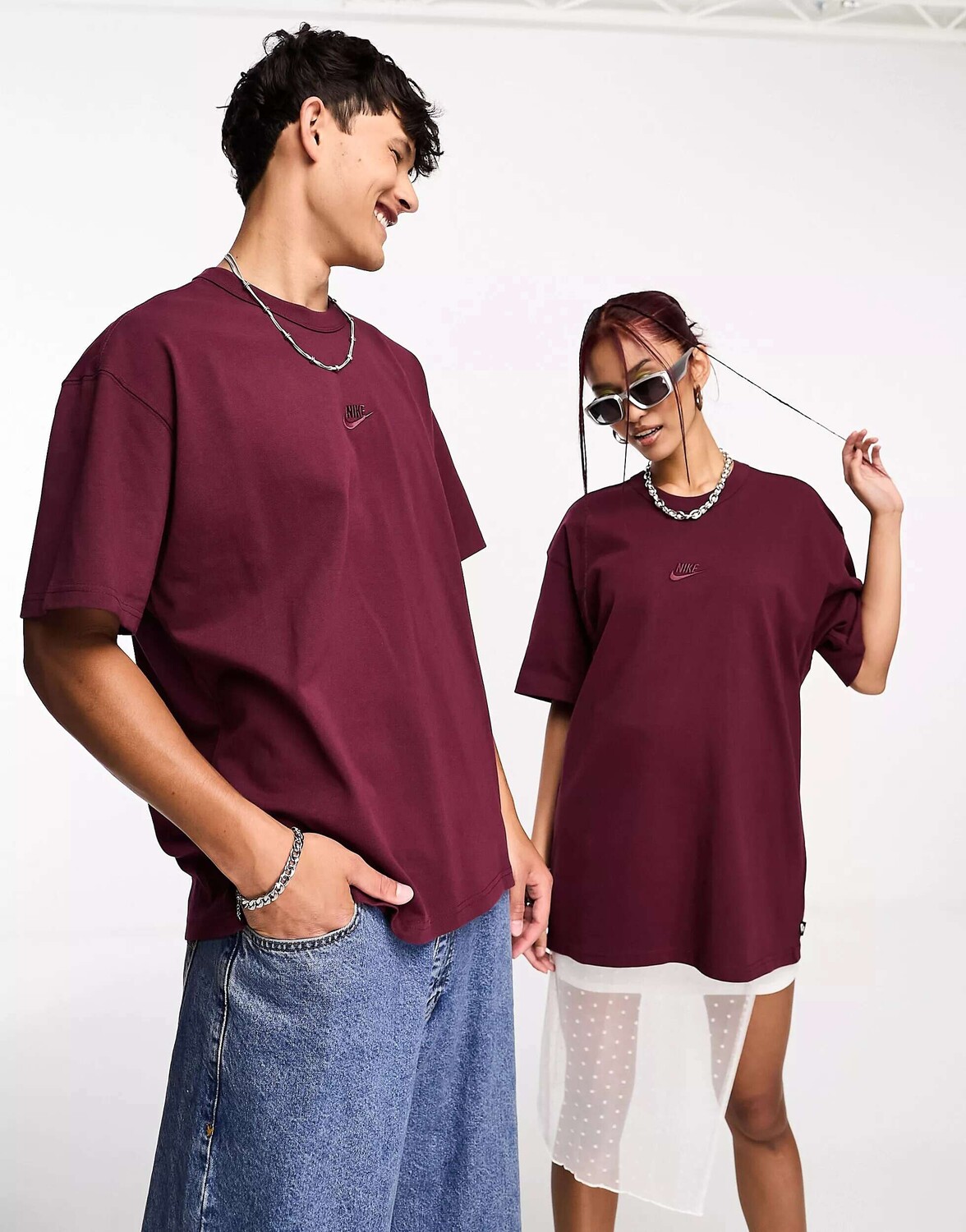 

Темно-бордовая футболка унисекс с логотипом Nike Premium Essentials, Красный