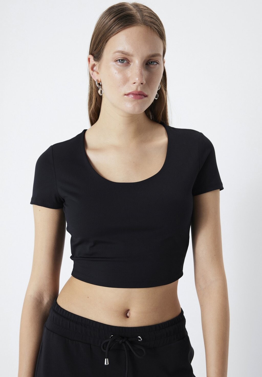 

Базовая футболка SLIM FIT ROUND NECK CROP Ipekyol, цвет black