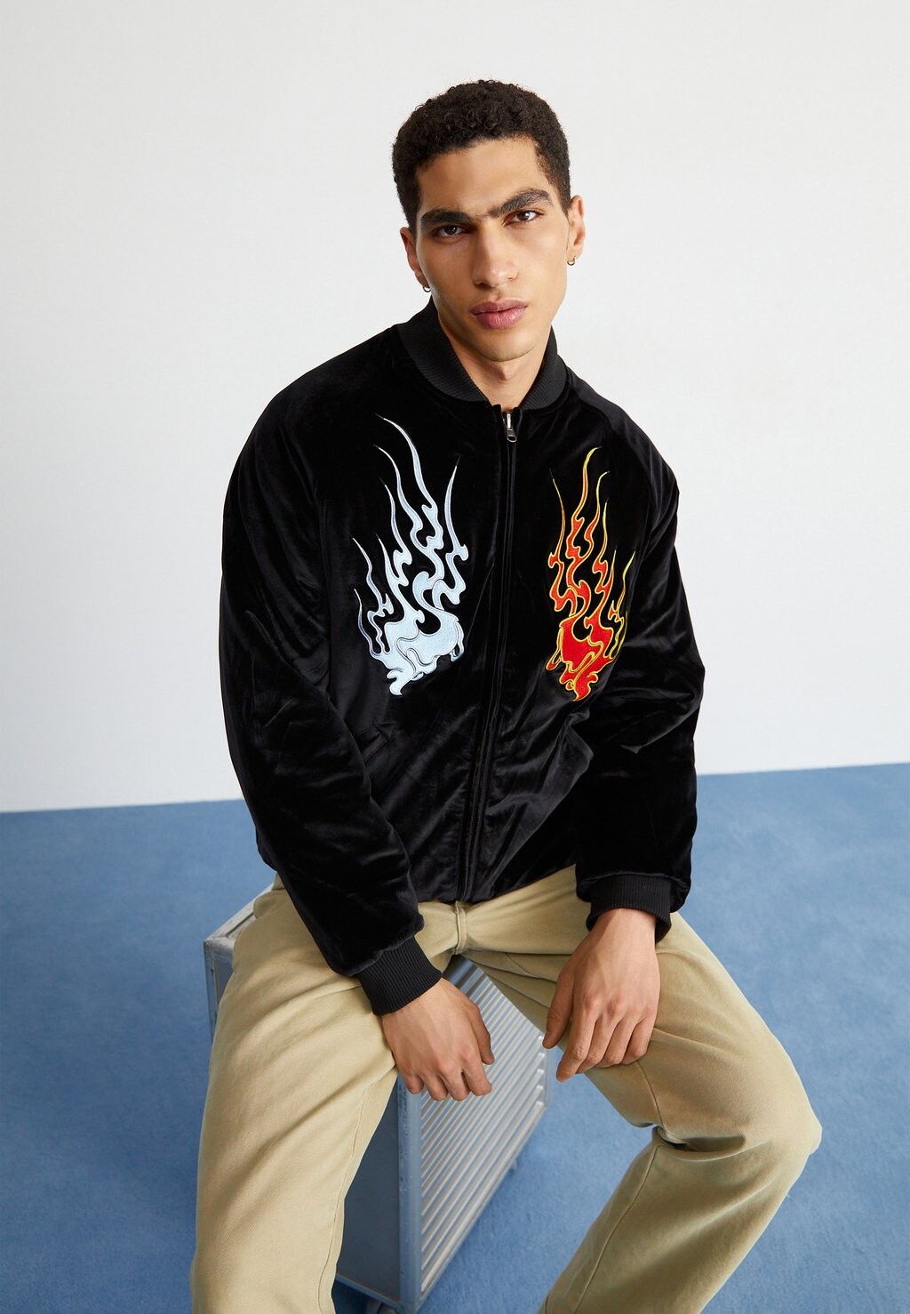 

Бомбер Chaquetas HUF КУРТКА DESTRUCTIVE SKAJYAN, черный