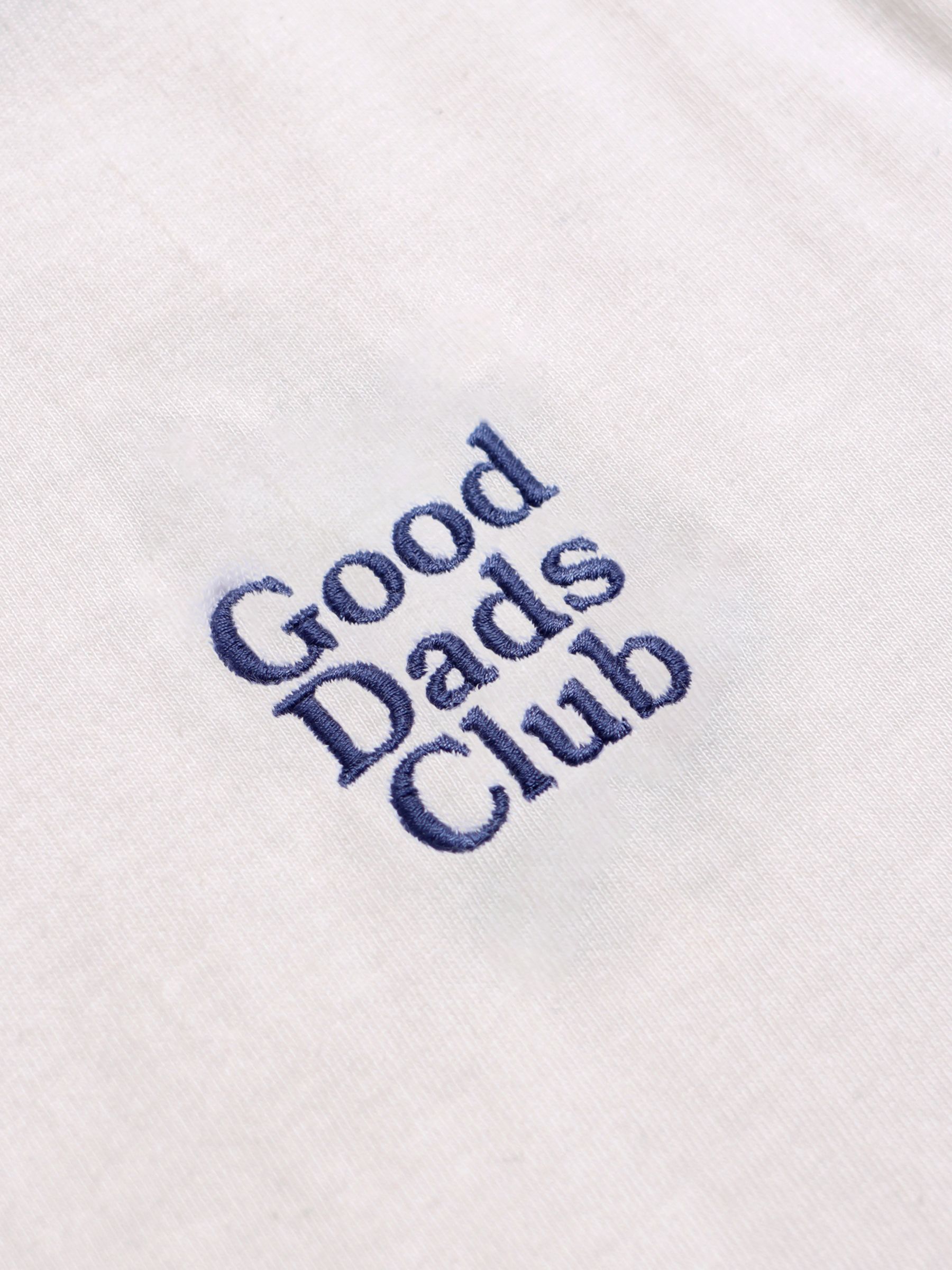Daddy club. Знак far на футболке.
