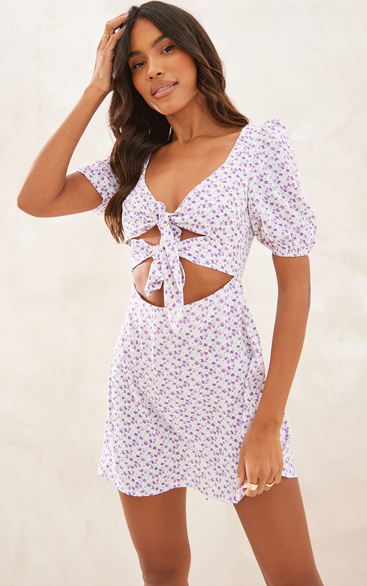 PrettyLittleThing Сиреневое платье прямого кроя с цветочным принтом и короткими рукавами, завязывающееся спереди