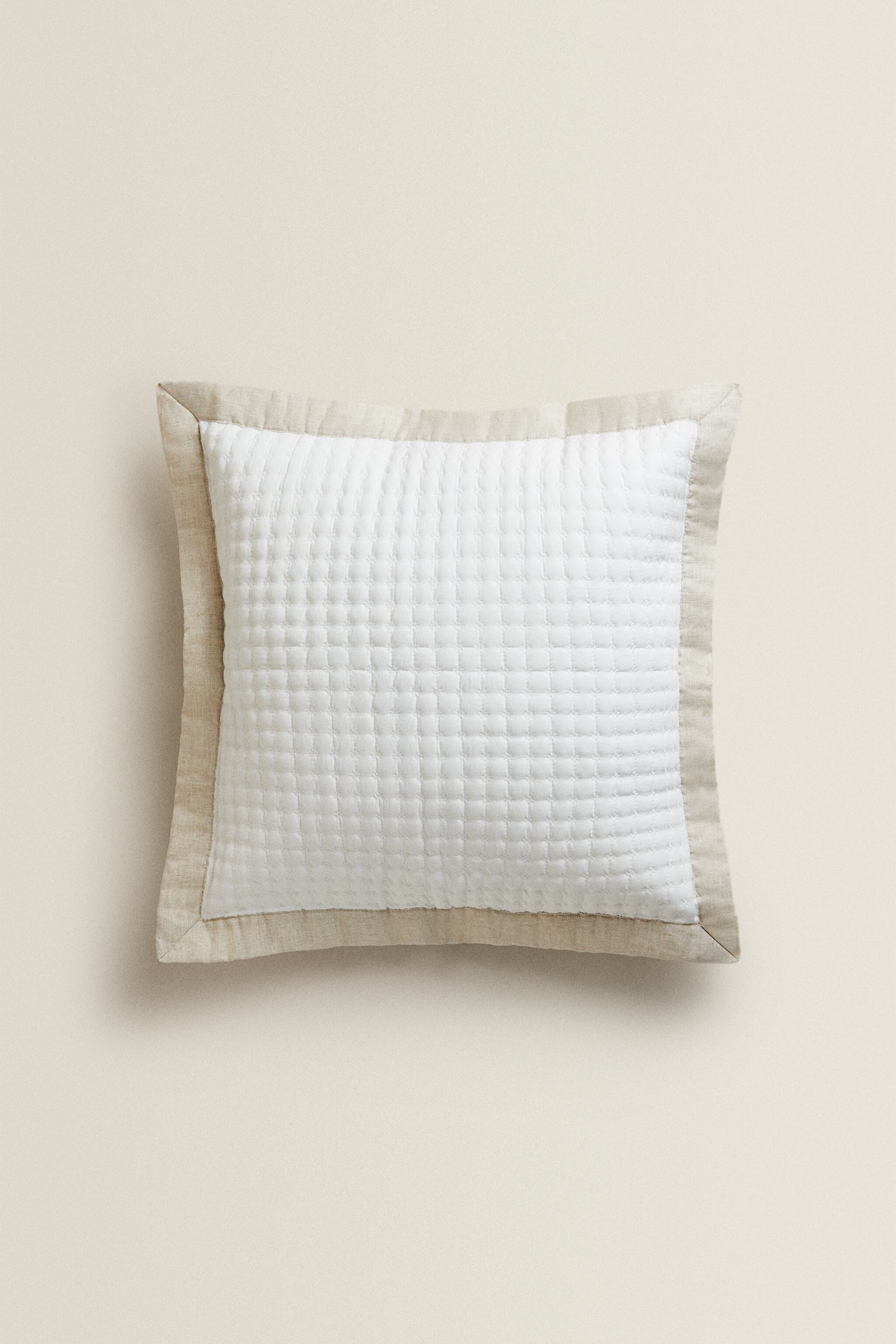 Текстурированная подушка с льняной каймой Zara, светло-бежевый