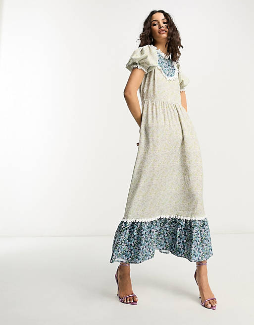Гламурное чайное платье мидакси с контрастным винтажным цветочным принтом.