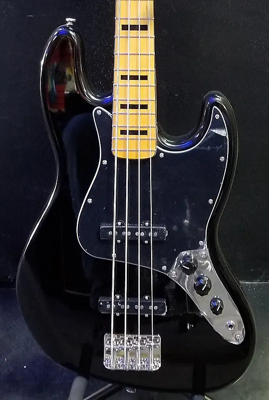 

Басс гитара Fender Squier Classic Vibe '70s Jazz Bass 4-String - FREE Set up